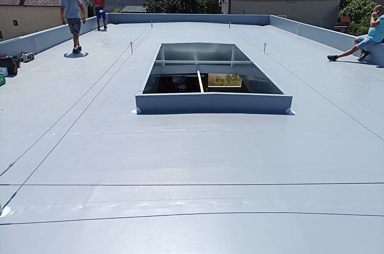 Záchytný systém plochých střech
